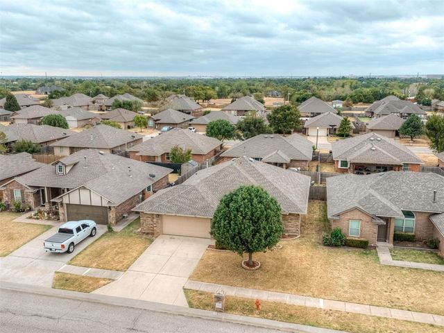 604 SW 44th Street, Moore, OK 73160