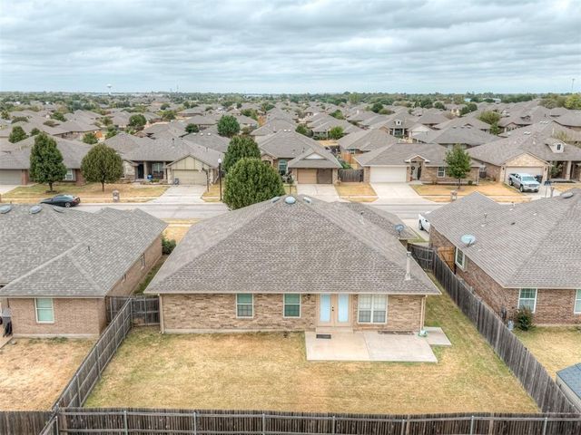 604 SW 44th Street, Moore, OK 73160