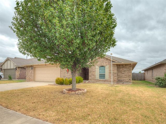 604 SW 44th Street, Moore, OK 73160