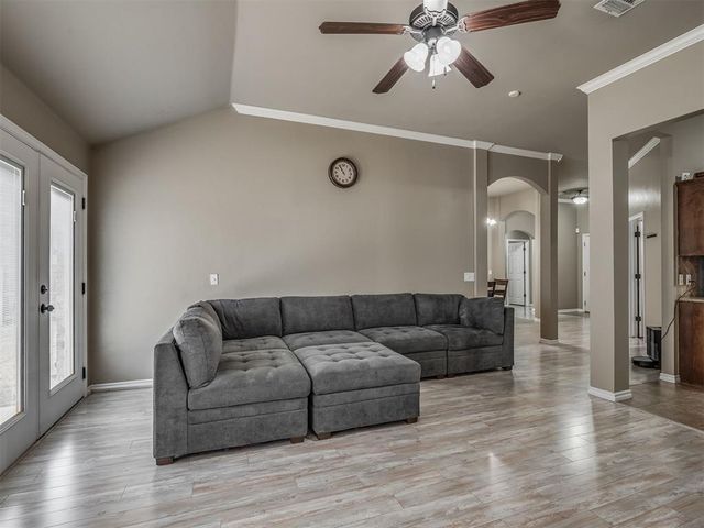 604 SW 44th Street, Moore, OK 73160