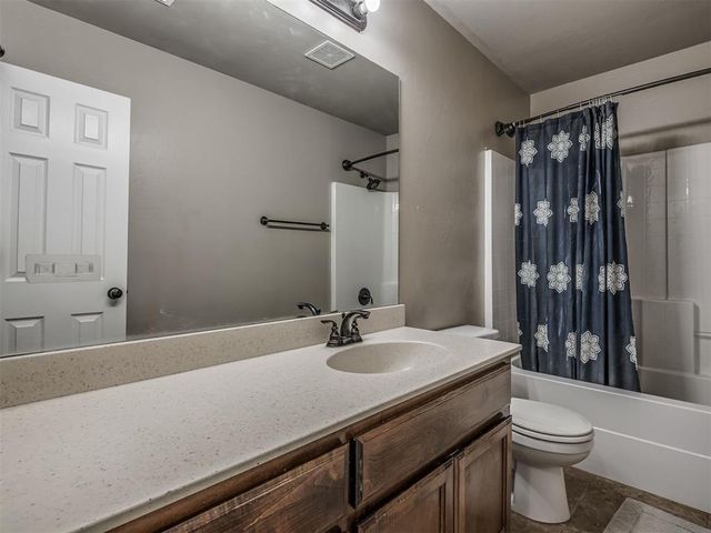 604 SW 44th Street, Moore, OK 73160