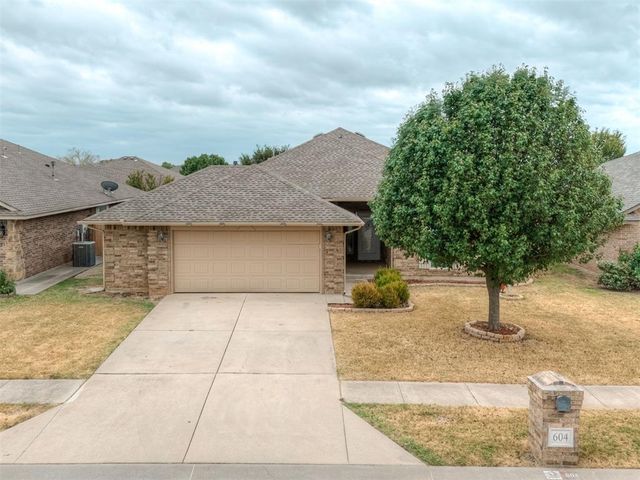 604 SW 44th Street, Moore, OK 73160