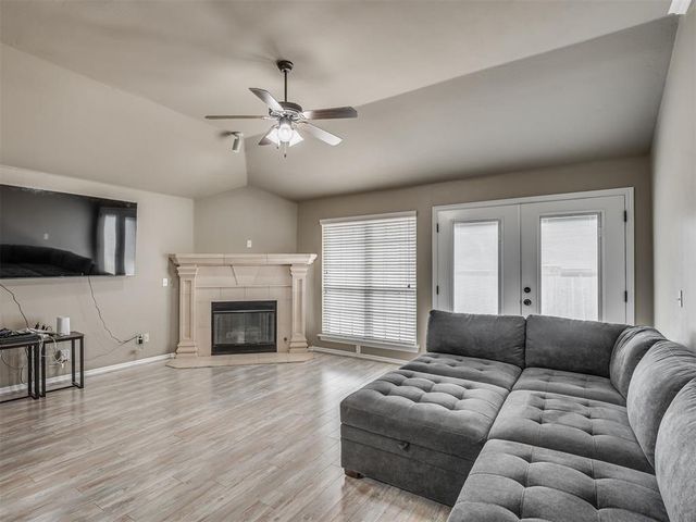 604 SW 44th Street, Moore, OK 73160