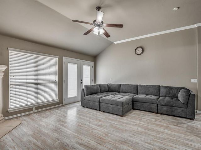 604 SW 44th Street, Moore, OK 73160