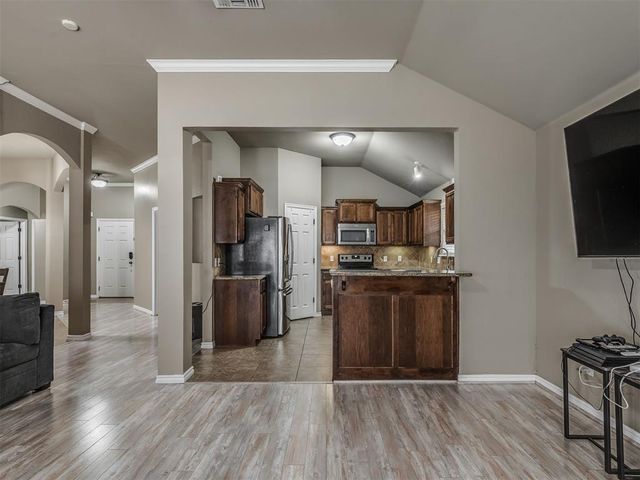 604 SW 44th Street, Moore, OK 73160