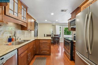 825 Oak Grove Rd 40, Concord, CA 94518