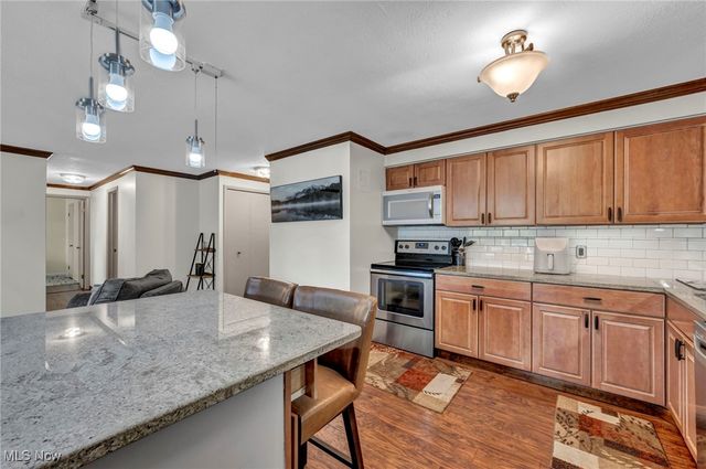 3400 Wooster Road 401, Rocky River, OH 44116