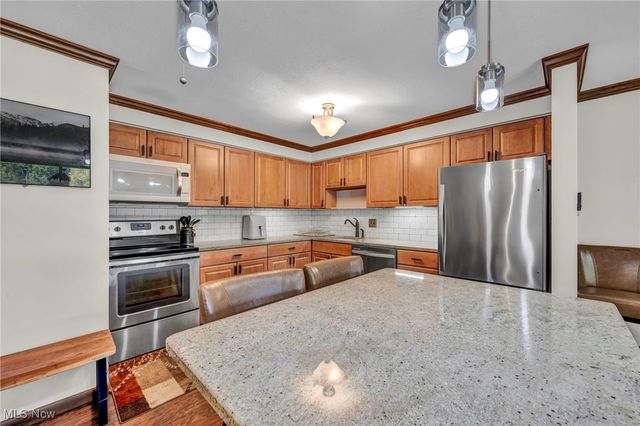 3400 Wooster Road 401, Rocky River, OH 44116