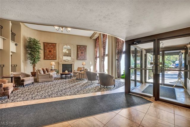 3400 Wooster Road 401, Rocky River, OH 44116