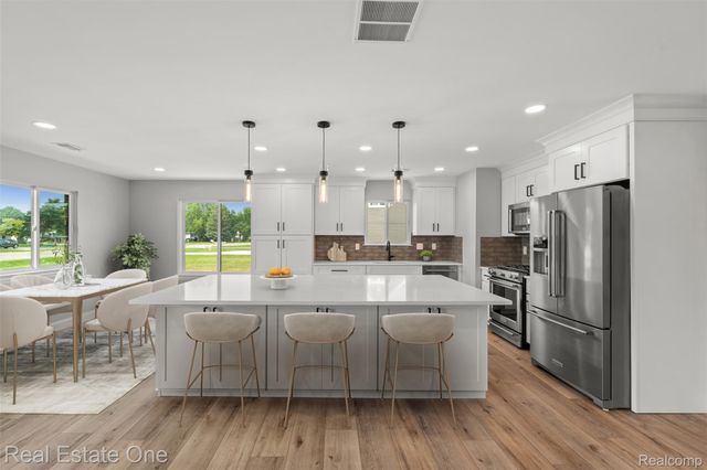 47900 Jefferson Avenue, Chesterfield Township, MI 48047