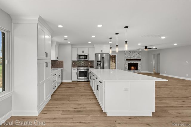 47900 Jefferson Avenue, Chesterfield Township, MI 48047