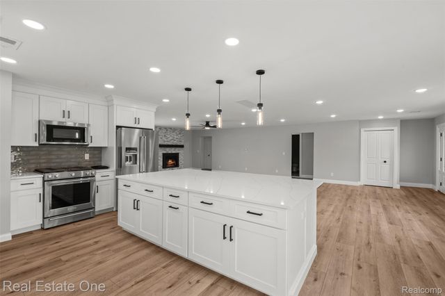 47900 Jefferson Avenue, Chesterfield Township, MI 48047