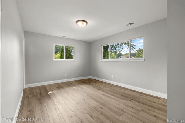 47900 Jefferson Avenue, Chesterfield Township, MI 48047