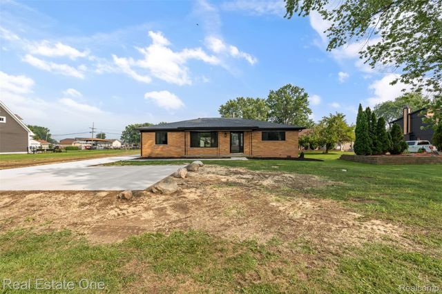 47900 Jefferson Avenue, Chesterfield Township, MI 48047