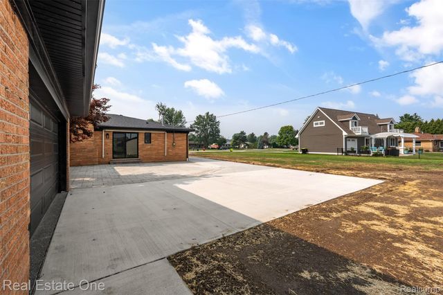 47900 Jefferson Avenue, Chesterfield Township, MI 48047