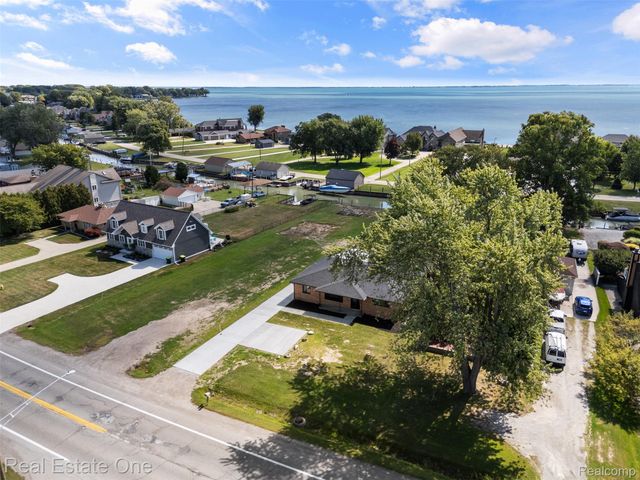 47900 Jefferson Avenue, Chesterfield Township, MI 48047