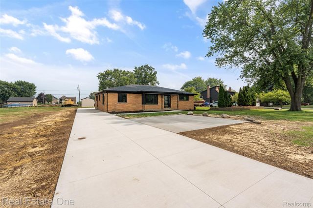 47900 Jefferson Avenue, Chesterfield Township, MI 48047