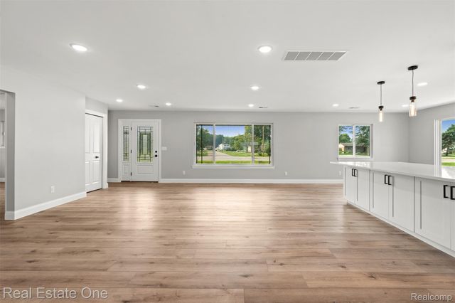 47900 Jefferson Avenue, Chesterfield Township, MI 48047