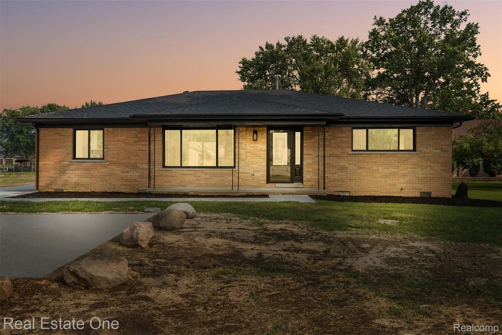 47900 Jefferson Avenue, Chesterfield Township, MI 48047