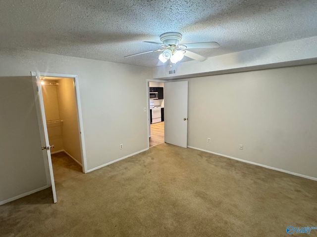 6622 Willow Pointe Drive NW E, Huntsville, AL 35806
