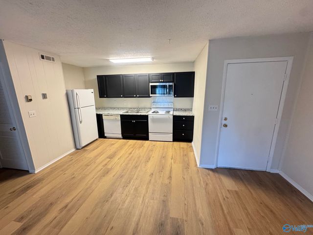 6622 Willow Pointe Drive NW E, Huntsville, AL 35806