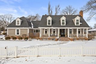 607 E Prairie Avenue, Wheaton, IL 60187