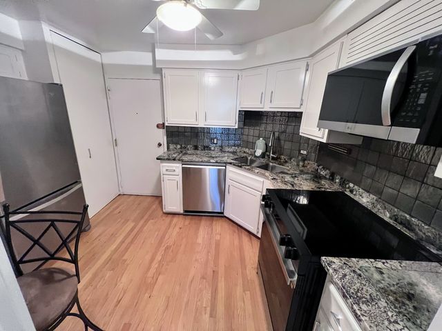 6033 N Sheridan Road 8G, Chicago, IL 60660