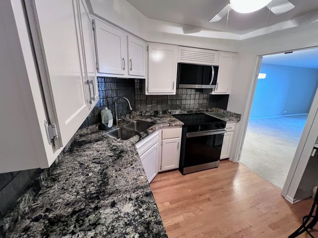 6033 N Sheridan Road 8G, Chicago, IL 60660