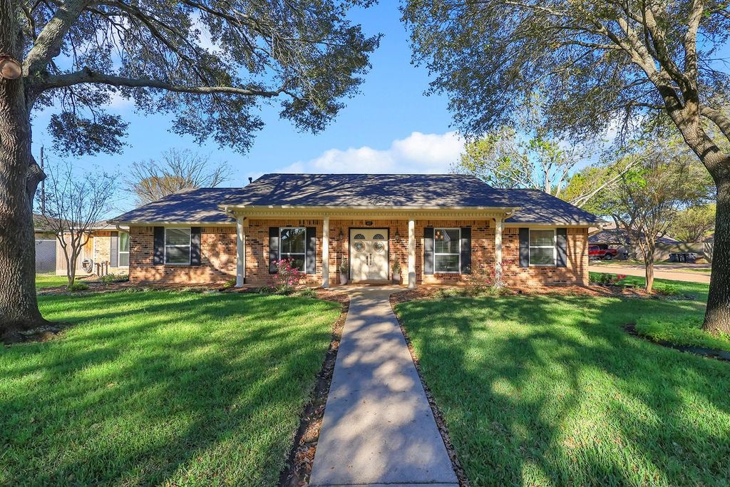 807 Dogwood Street, Katy, TX 77493