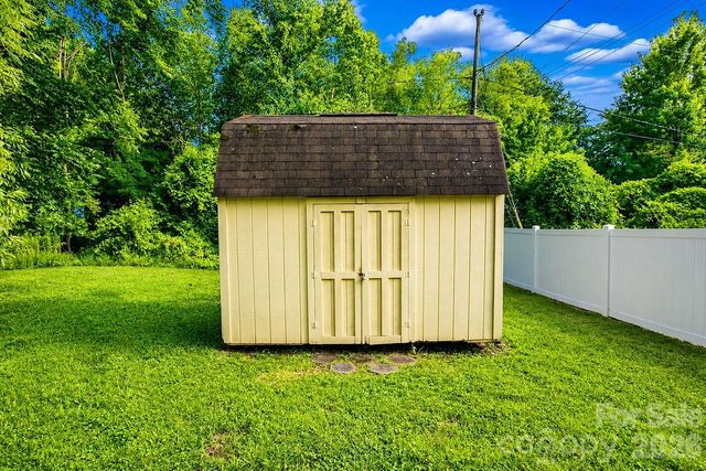 3320 Winterfield Place, Charlotte, NC 28205
