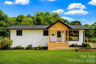 3320 Winterfield Place, Charlotte, NC 28205