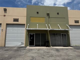 10601 NW 122nd St 8, Medley, FL 33178