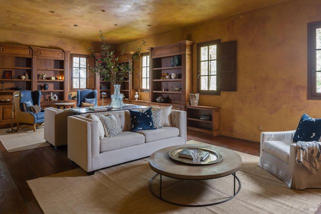 18455 Half Moon St, Sonoma, CA 95476