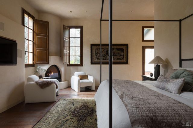 18455 Half Moon St, Sonoma, CA 95476