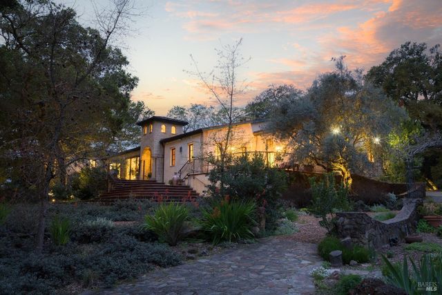 18455 Half Moon St, Sonoma, CA 95476