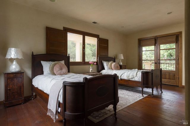 18455 Half Moon St, Sonoma, CA 95476