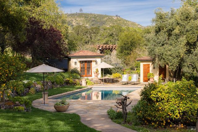 18455 Half Moon St, Sonoma, CA 95476