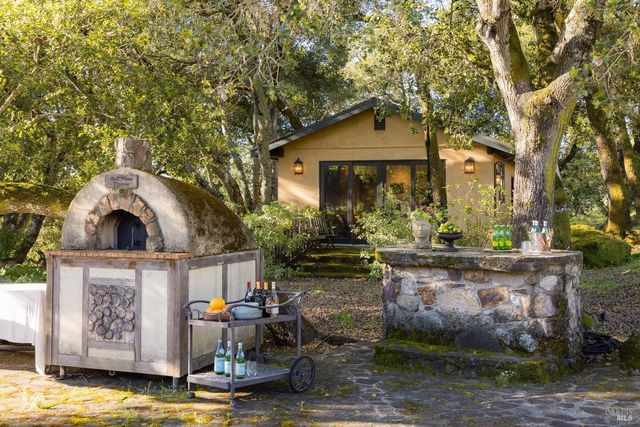 18455 Half Moon St, Sonoma, CA 95476