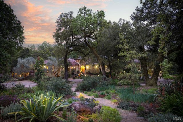 18455 Half Moon St, Sonoma, CA 95476