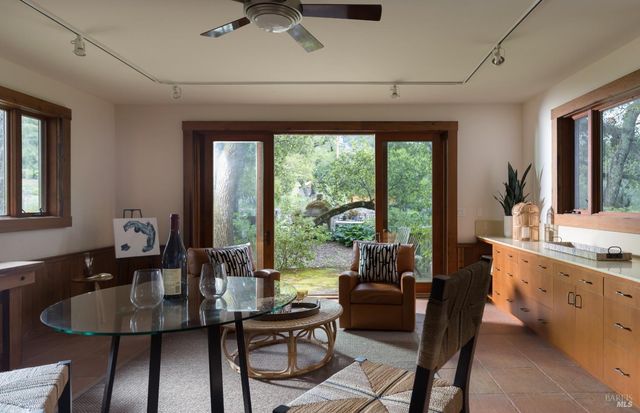 18455 Half Moon St, Sonoma, CA 95476