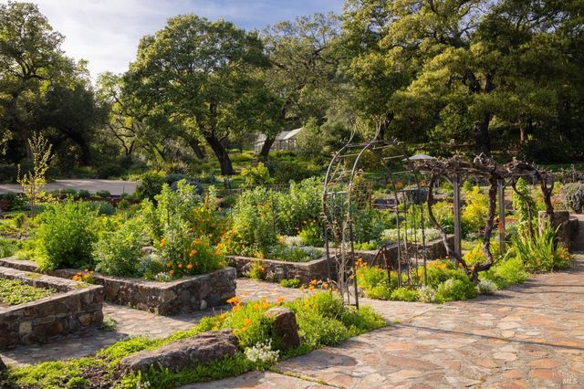 18455 Half Moon St, Sonoma, CA 95476