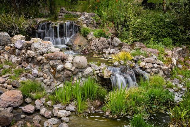 18455 Half Moon St, Sonoma, CA 95476