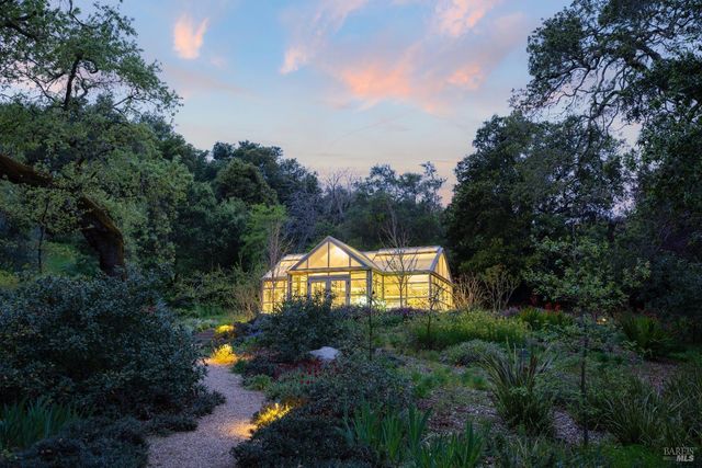 18455 Half Moon St, Sonoma, CA 95476