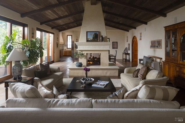 18455 Half Moon St, Sonoma, CA 95476