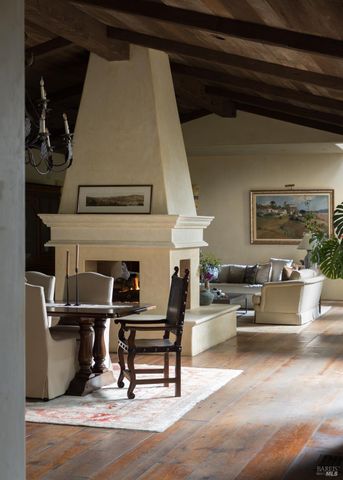 18455 Half Moon St, Sonoma, CA 95476