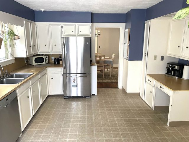 11 Copeland Drive, Rochester, NH 03867