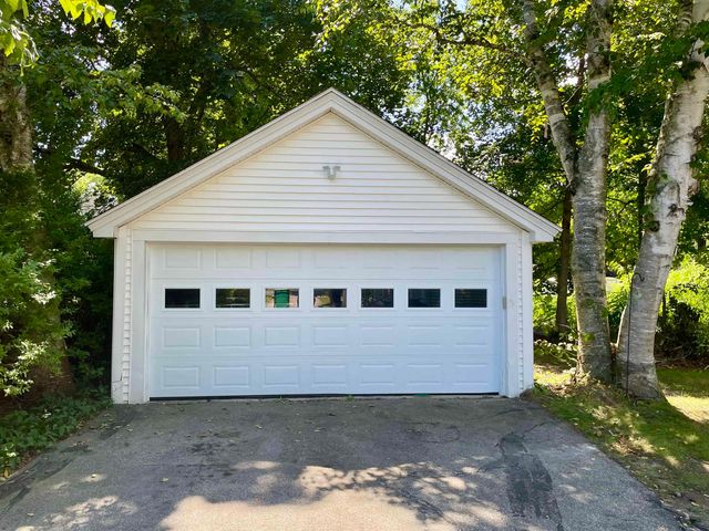 11 Copeland Drive, Rochester, NH 03867