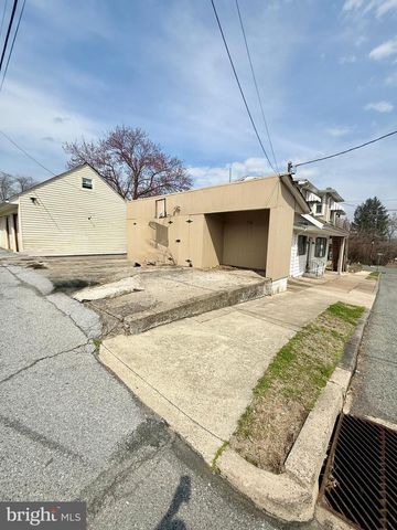 402 W 1ST ST, Birdsboro, PA 19508