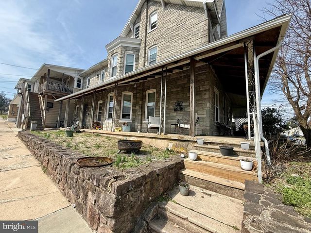402 W 1ST ST, Birdsboro, PA 19508