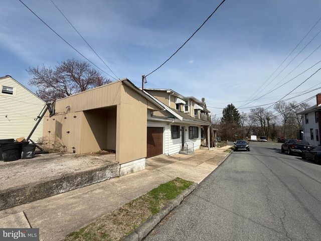 402 W 1ST ST, Birdsboro, PA 19508